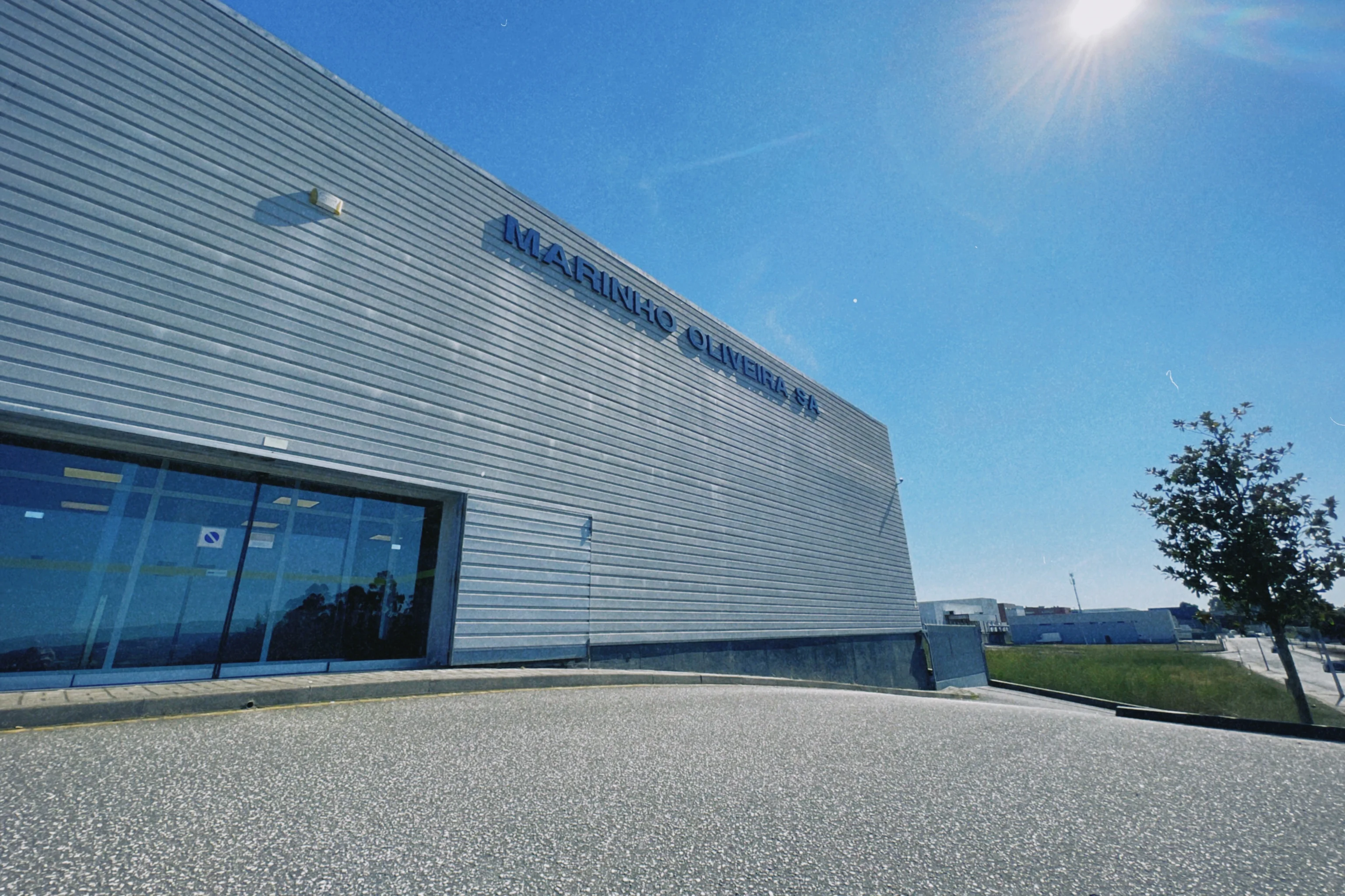 Entrada principal das instalações da JOVAL em Fafe