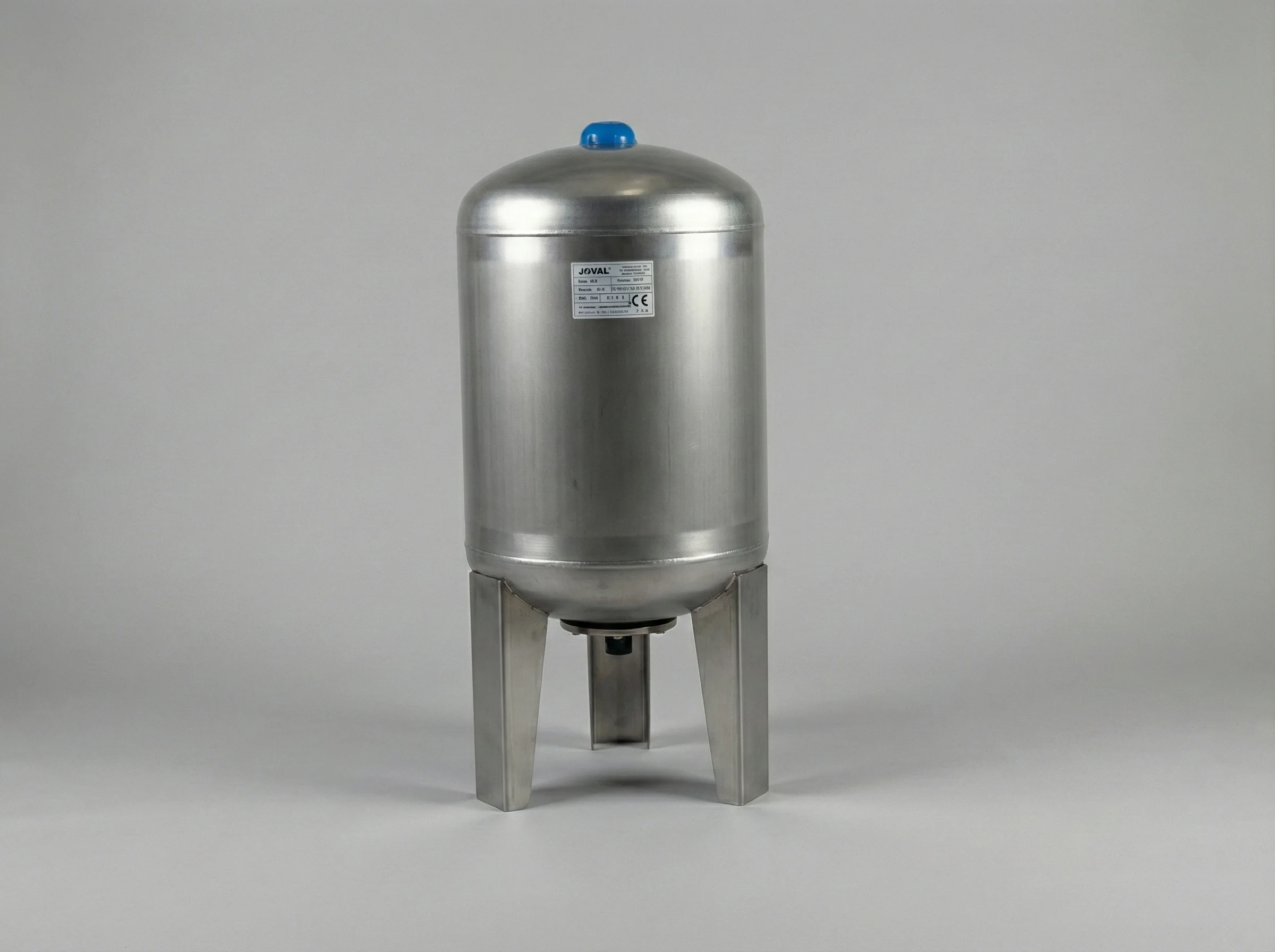 Reservatório de pressão vertical com membrana